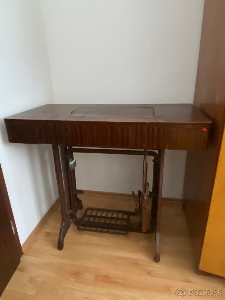 Šijací stroj MINERVA 122