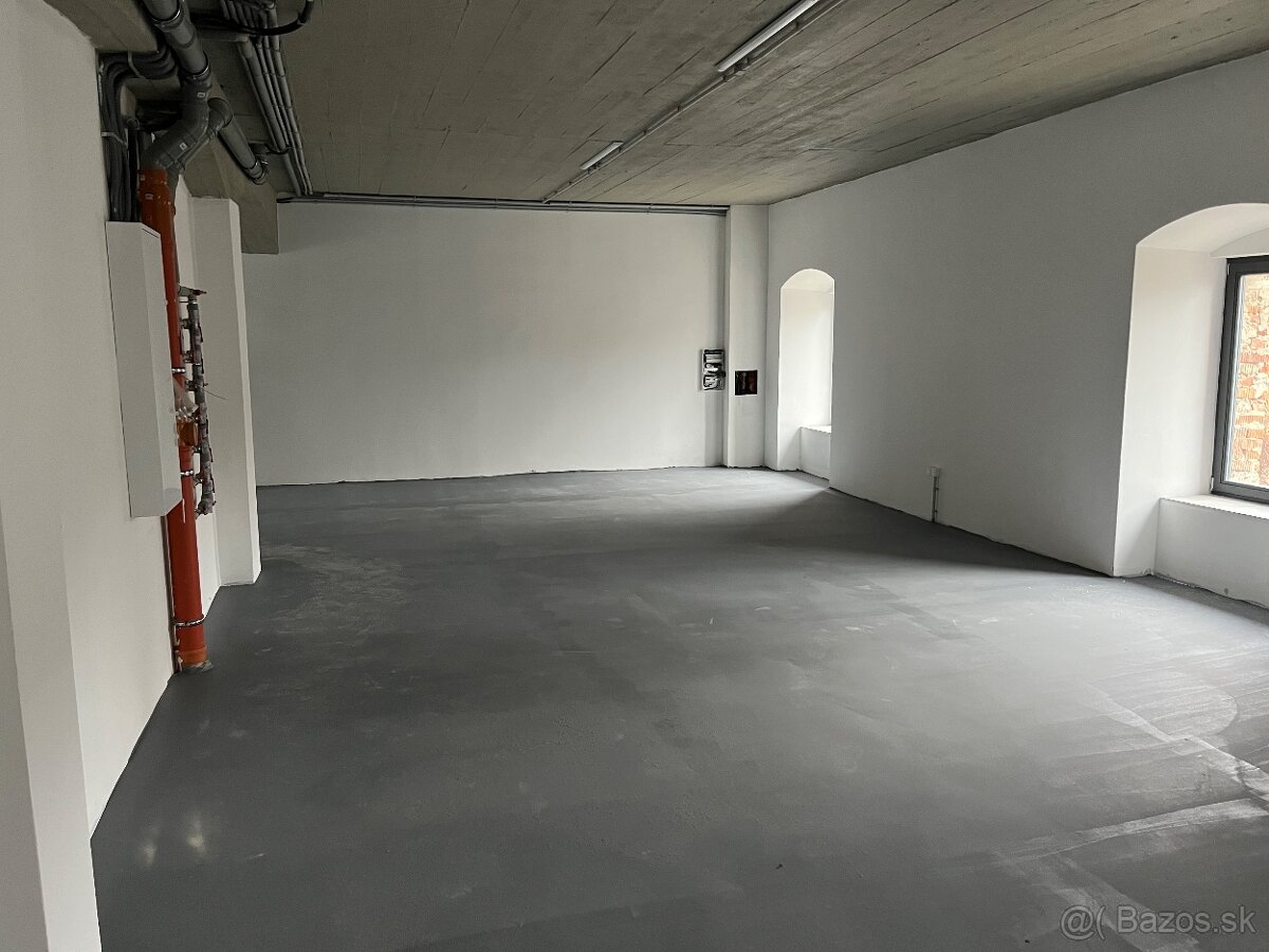 Obchodne popripade skladove priestory