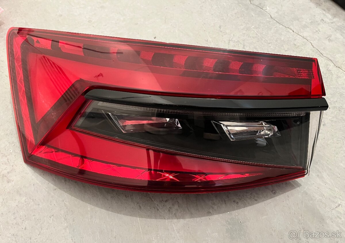 Svetlo Skoda Superb sedan lave