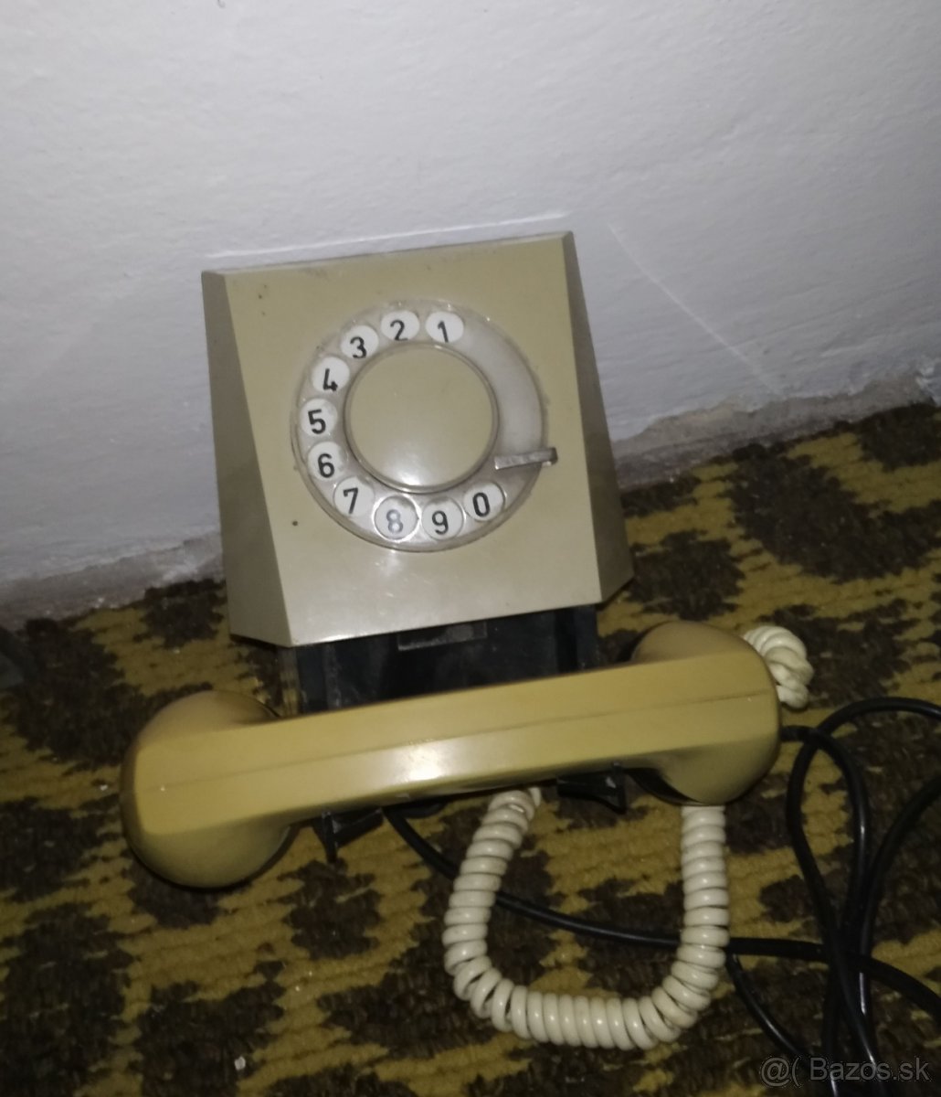 Telefón s rotačnou číselnicou