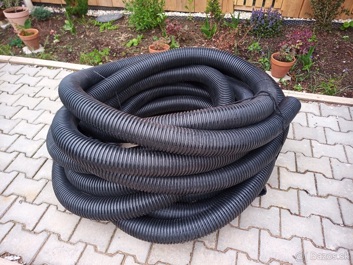 Drenážna rúra s otvormi 100mm dĺžka ca 30 metrov