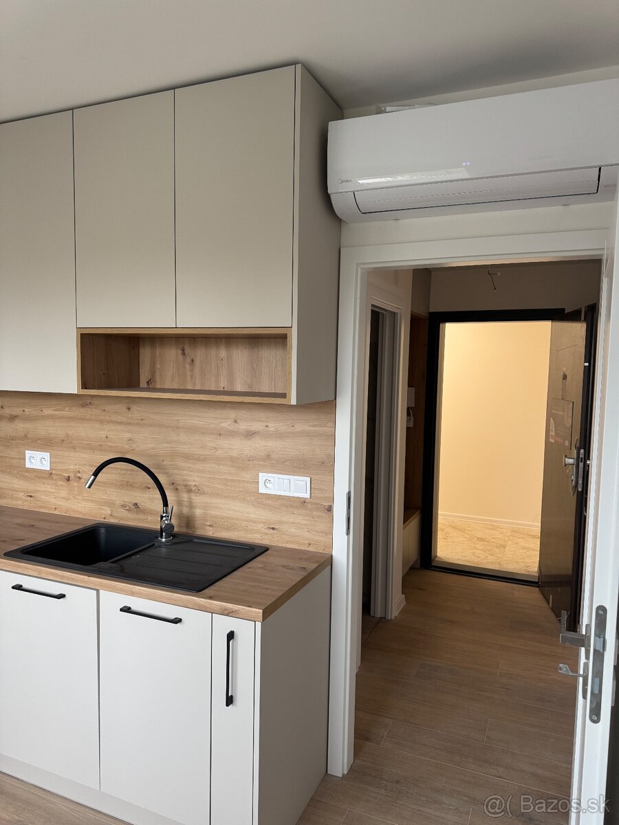Nový 2 Izbový byt s balkónom 50m2 - V. V. Majakovského