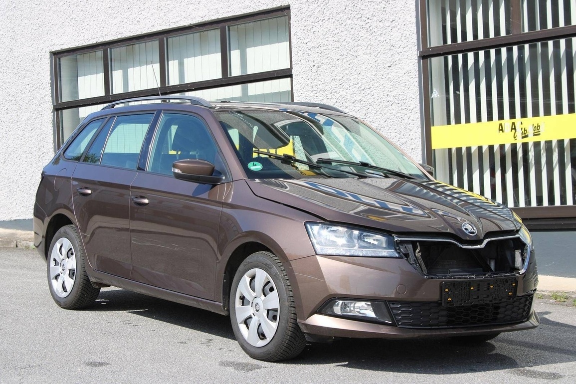 Škoda Fabia 3 kombi 1,0 MPI poškozená 103tis KM
