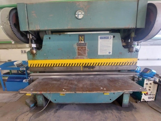 Použitý ohraňovací lis LO 50/2500, r. v. 1972