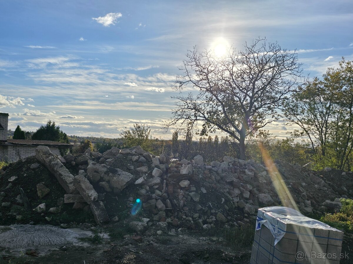 Kamen, tehla, sutina