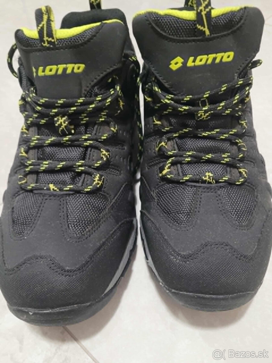 Turistická obuv LOTTO velkosť 44