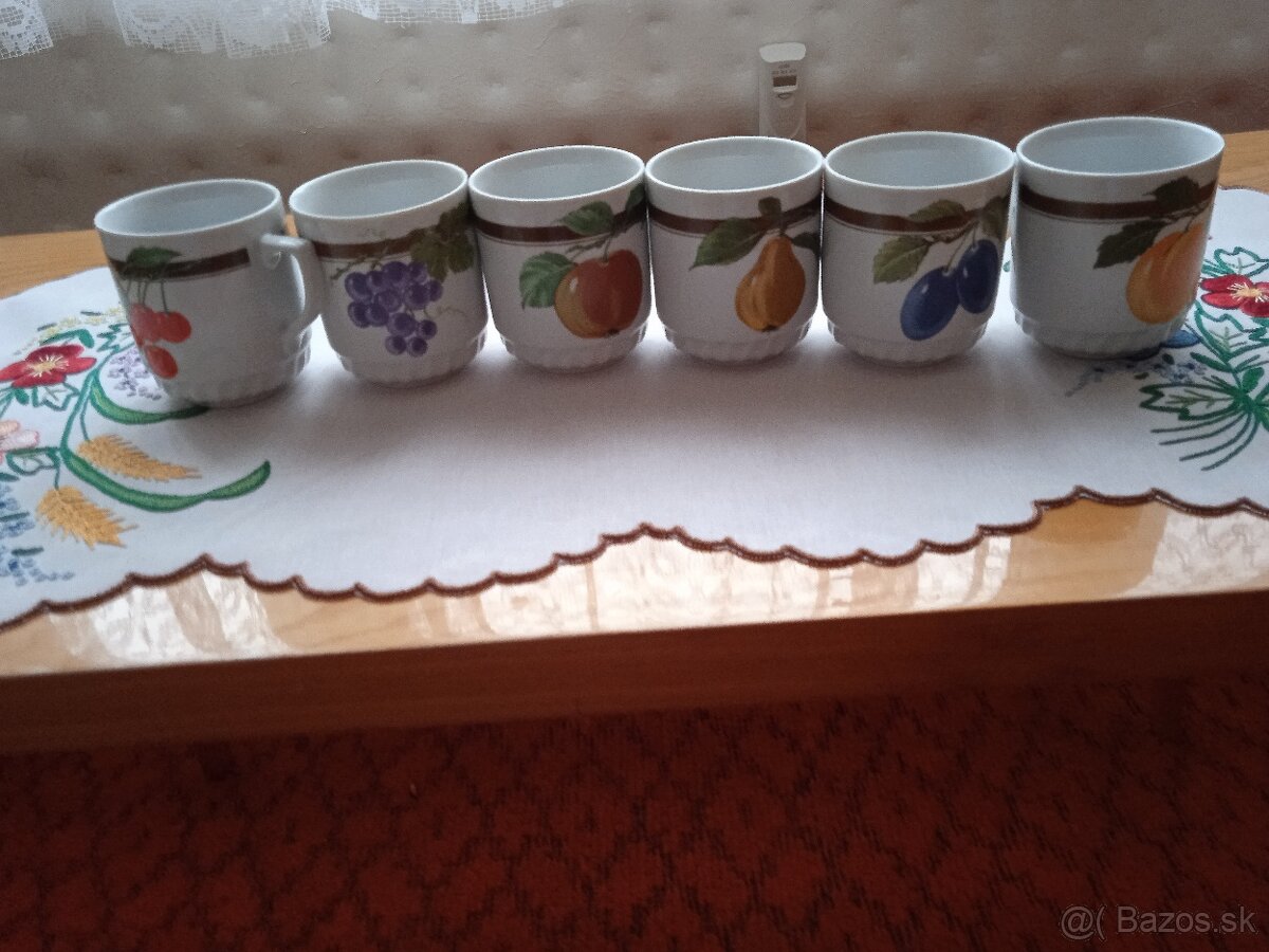 Retro hrnčeky s motívom ovocia