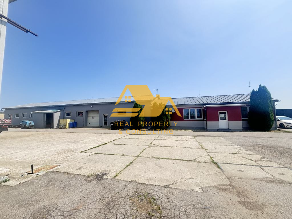 Predám priemyselný areál s 2 výrobnými halami v obci Zemné