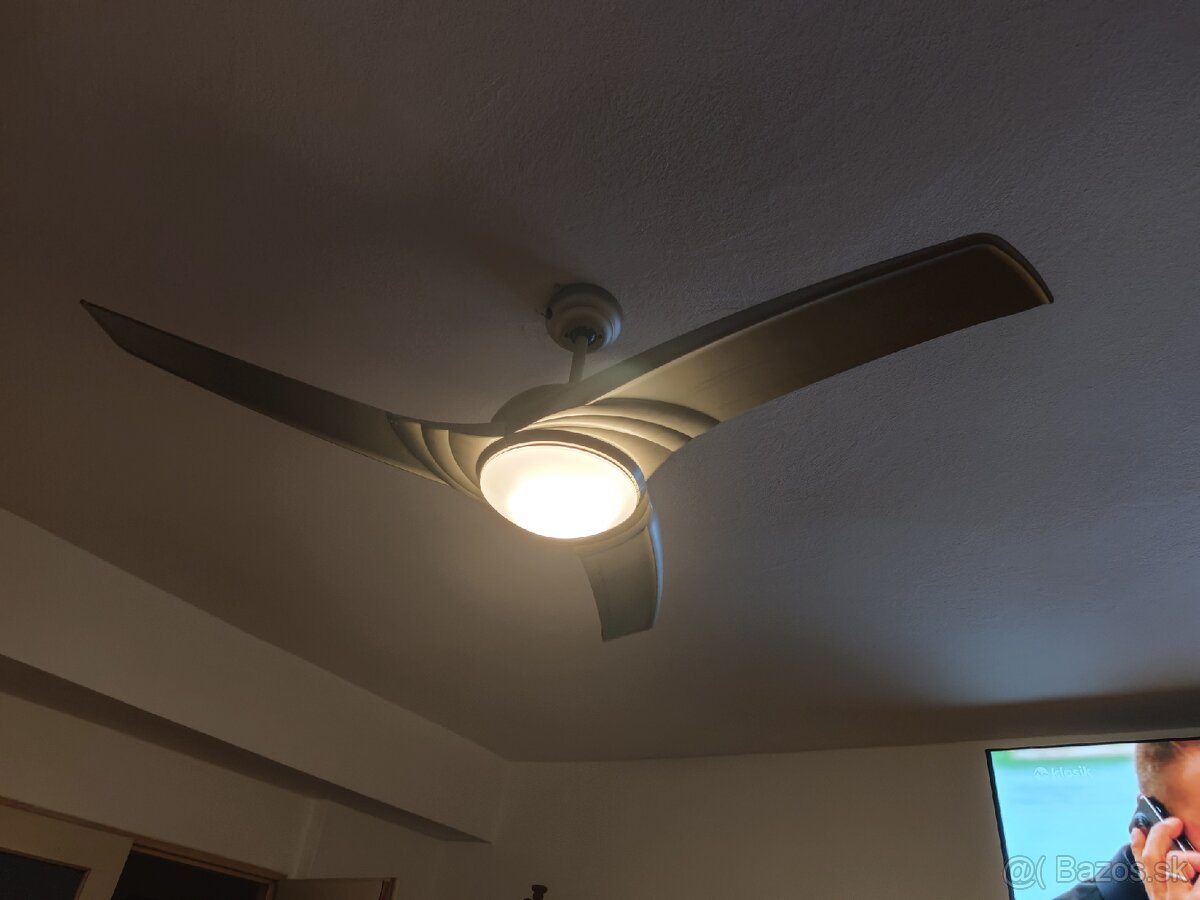 Predám stropný ventilátor so svetlom