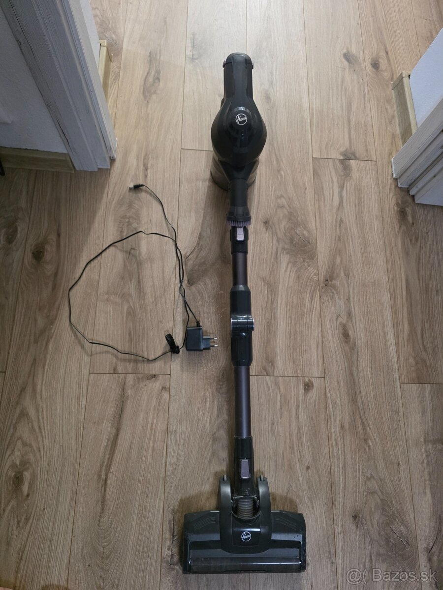 Ručný vysávač Hoover