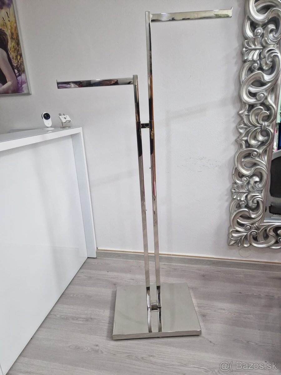 Strieborný stojan