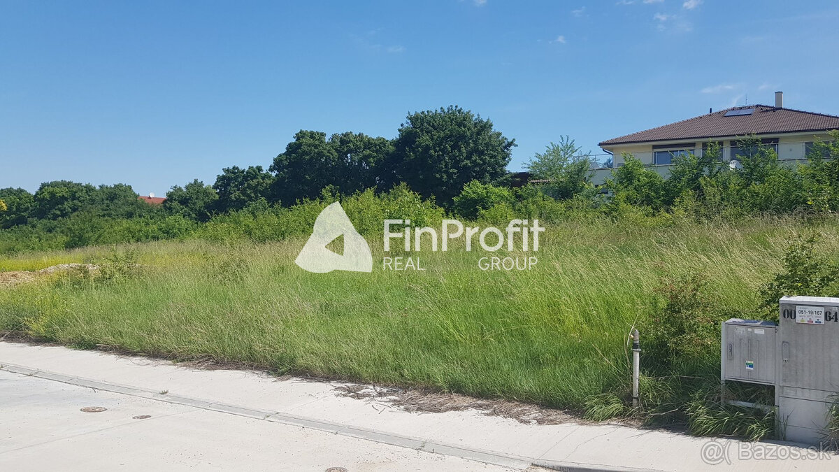 Predám stavebný pozemok Nitra - Šúdolská ulica.