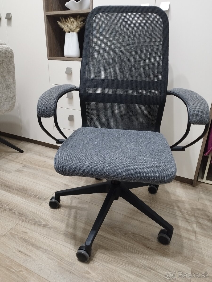 Kancelárska stolička