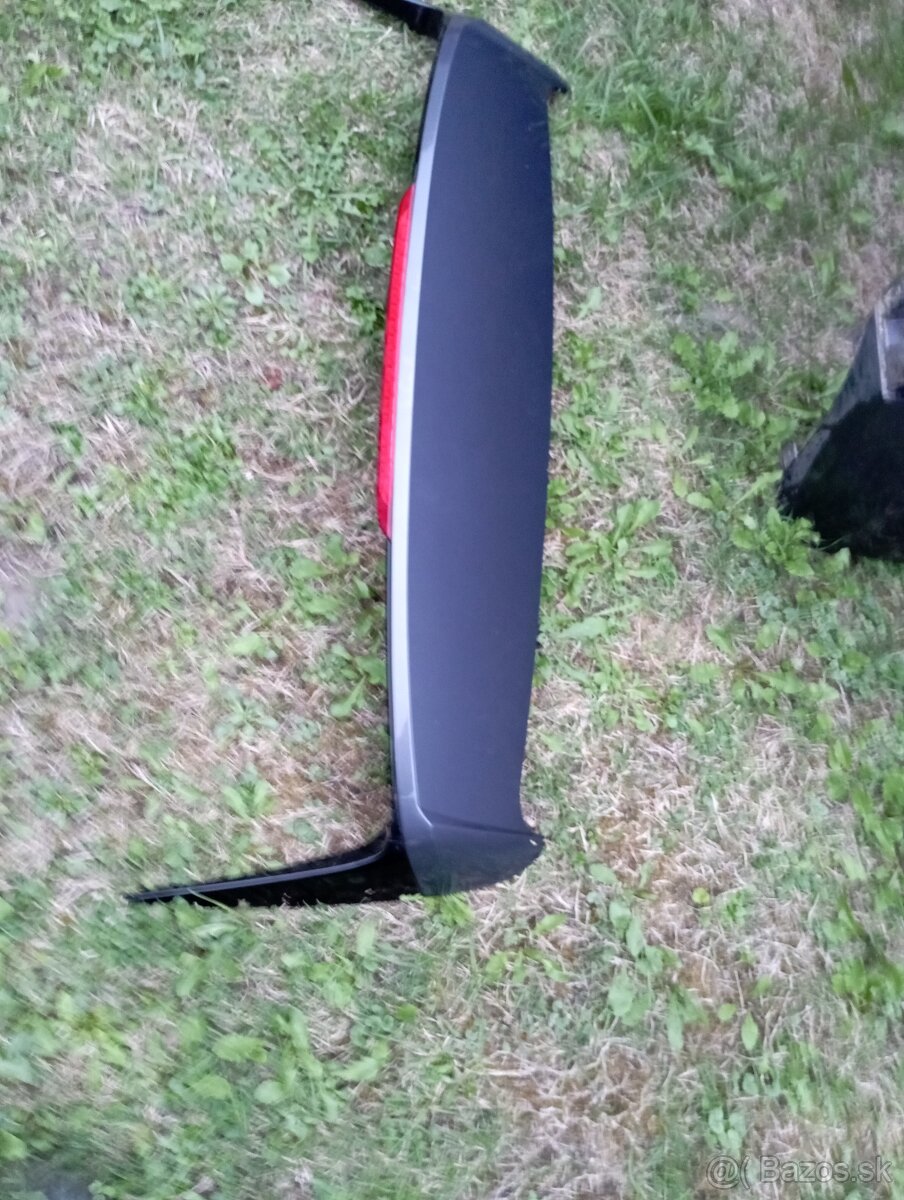 Zadny spojler Hyundai i30 combi, sklo, diely piatych dverí