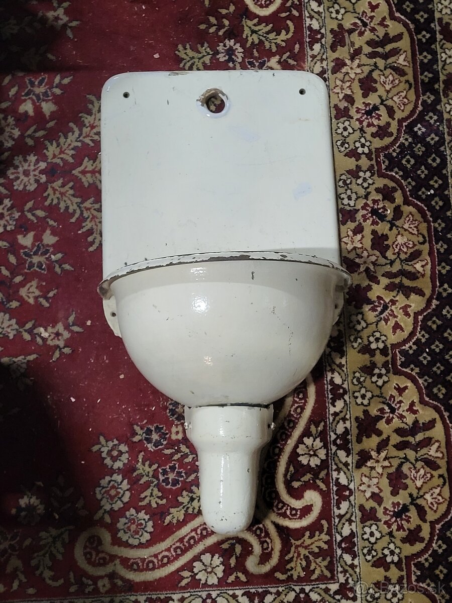 Liatinové umývadlo