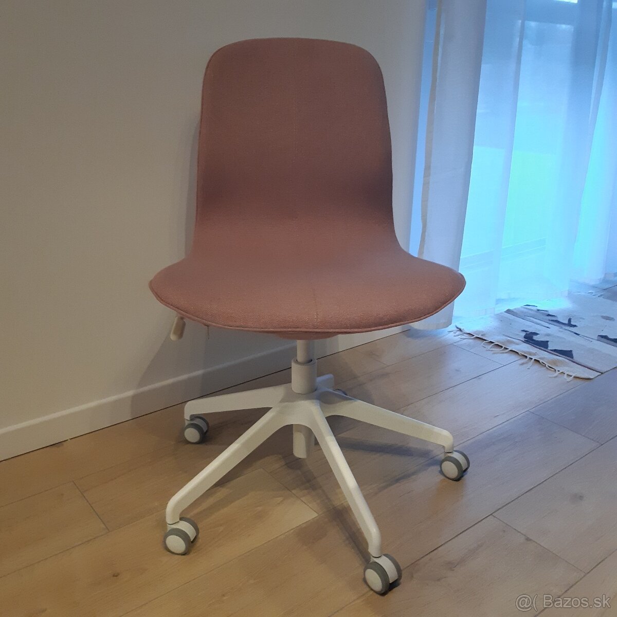 Polohovateľná kvalitné stolička na kolieskach ako nová