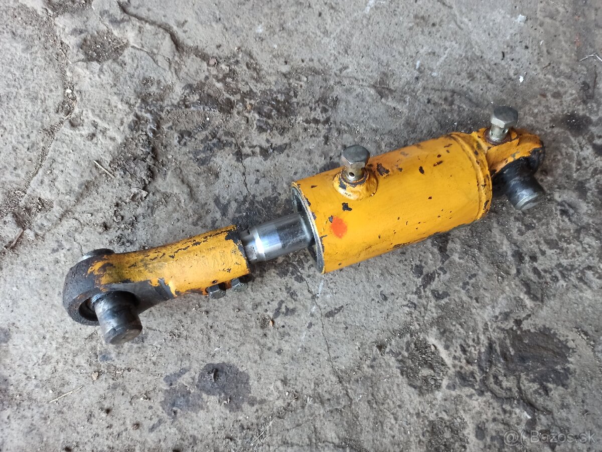 Hydraulický piest valec dvojcinny