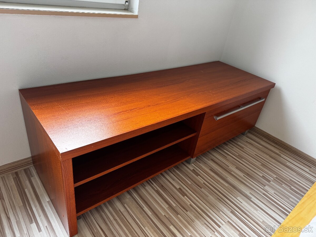 Skrinka pod TV