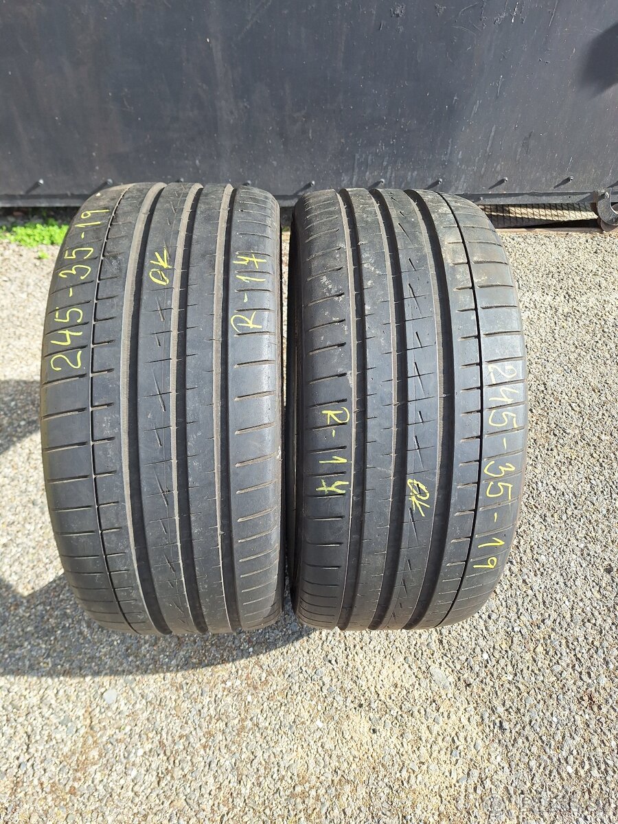 245/35 R19 Vredestein