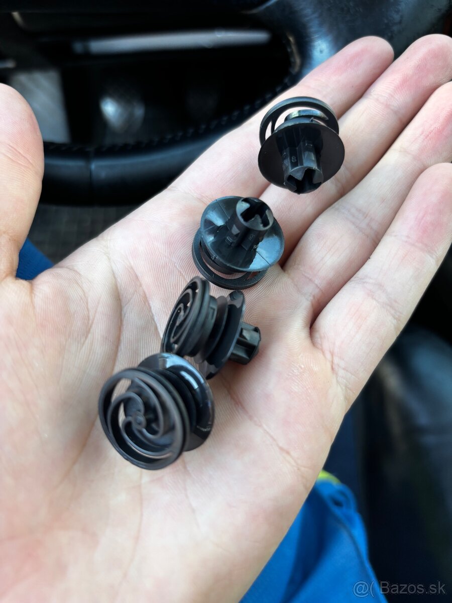 Klipy 3B0 868 243 (VW, Audi, Škoda, Seat)