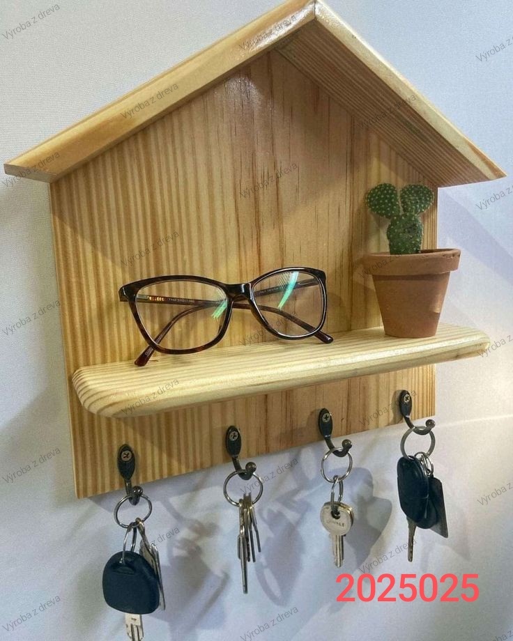 Drevený nástenný držiak na kľúče