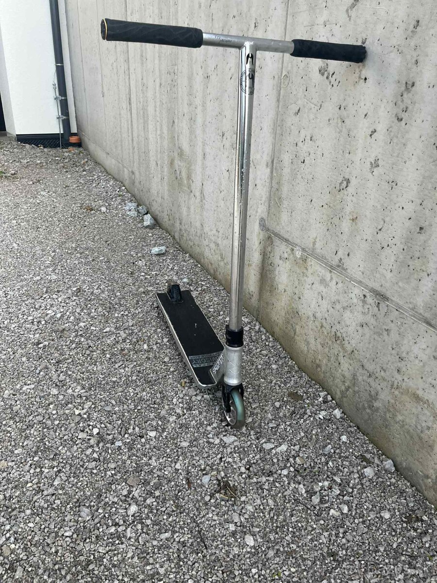 Custom freestyle kolobežka