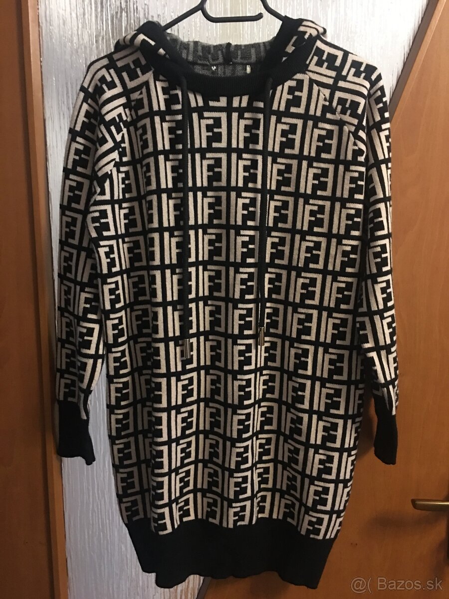 NOVÝ FENDI damsky svetrik z kapucnickou L