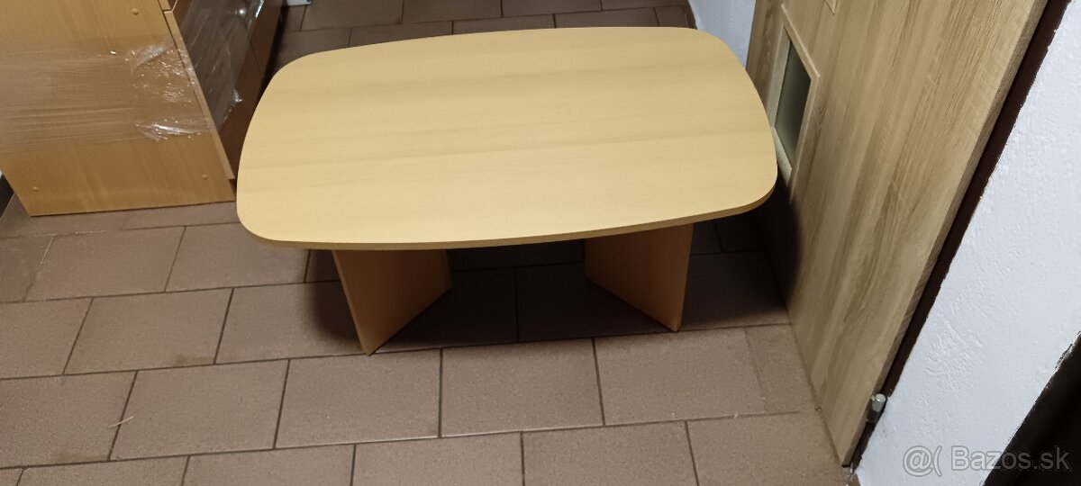 Konferenčný stolik a polička na stenu