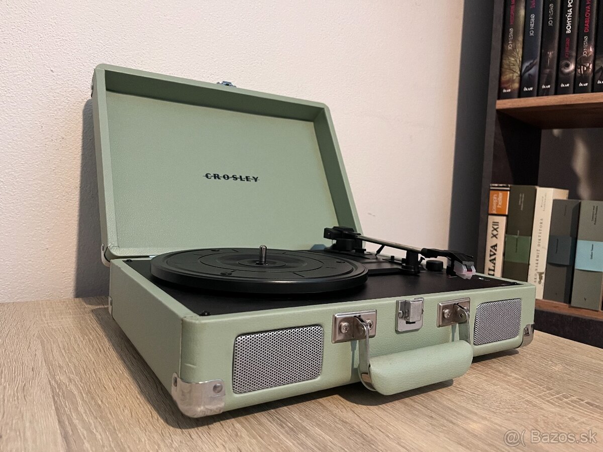 Štýlový gramofón Crosley v krásnej farbe