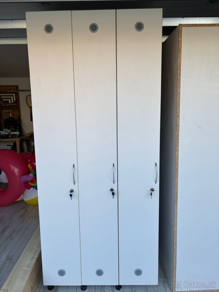 Šatníkové skrinky