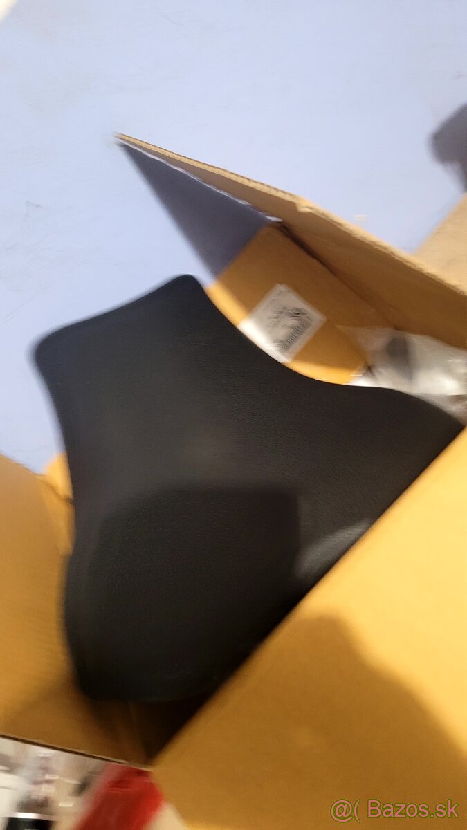 Sedačka Kawasaki Z900 2024