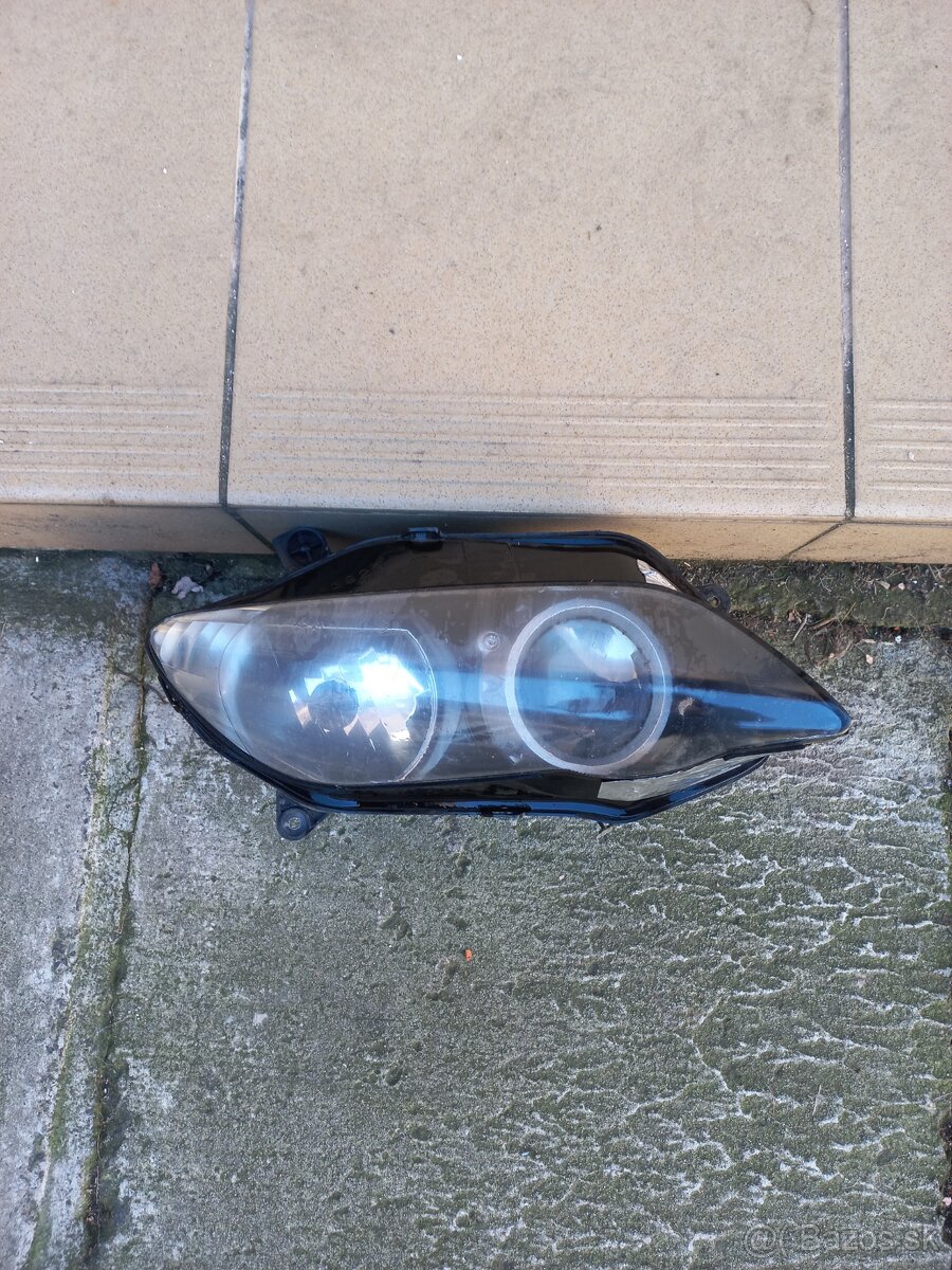 Yamaha R1 Predné svetlo.
