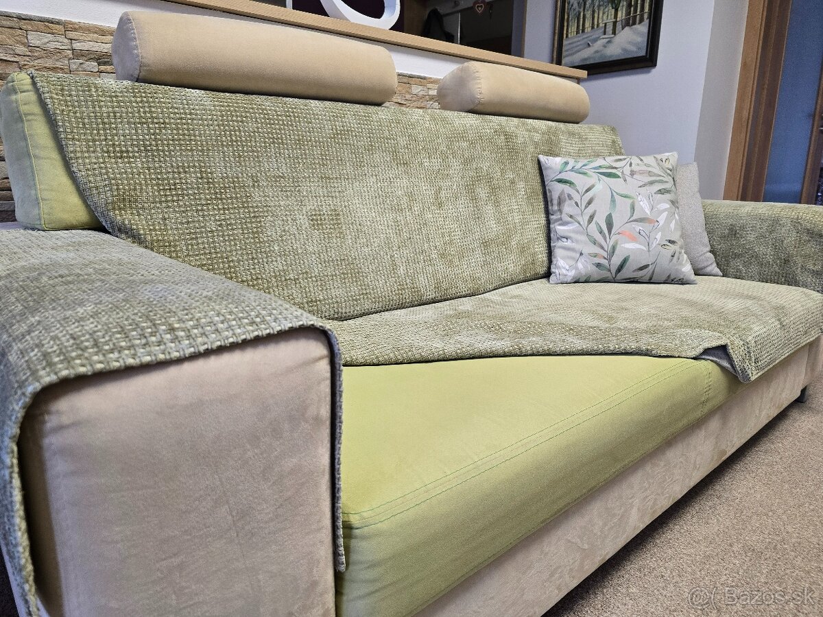 Rozkladacia sedačka s taburetom