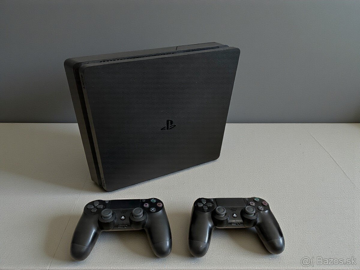 Predám Playstation 4 Slim s dvoma ovládačmi