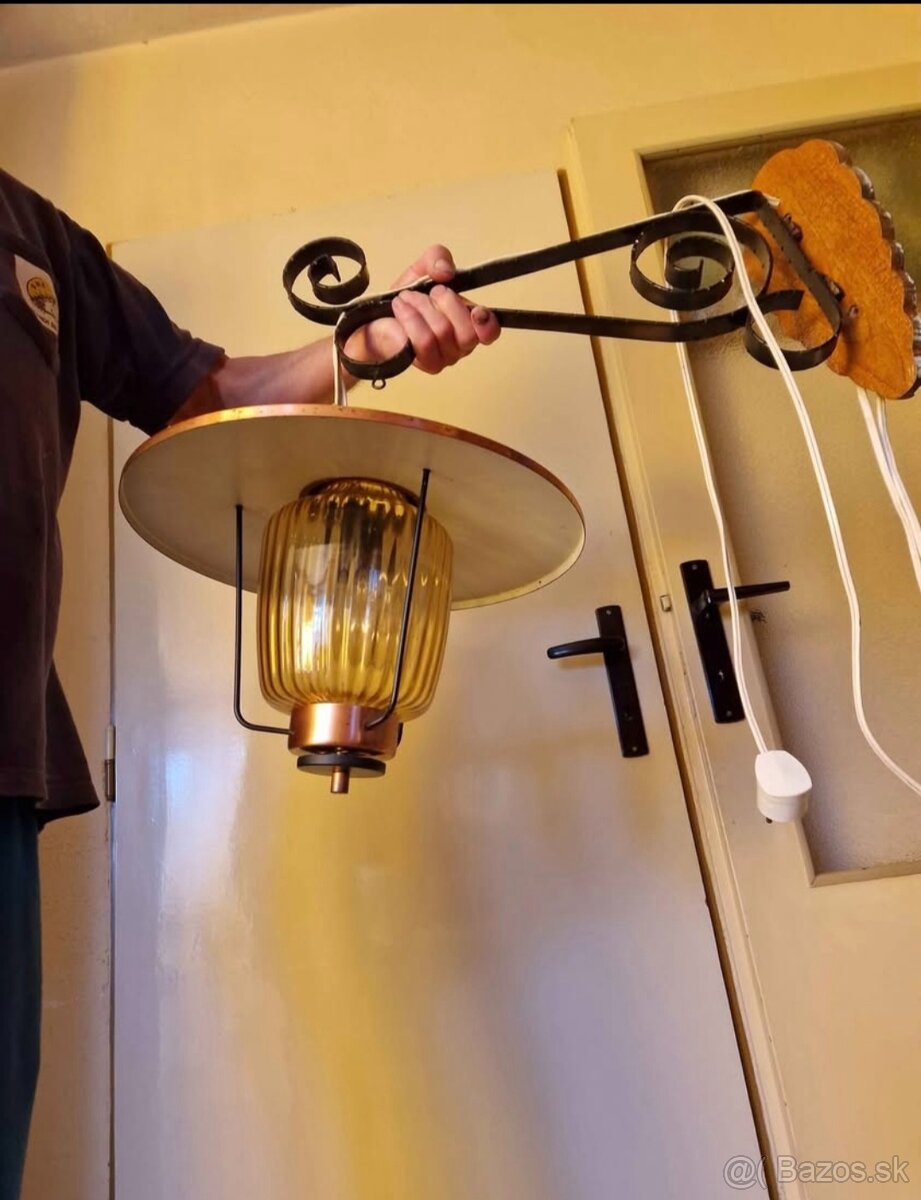 Retro kovova lampa