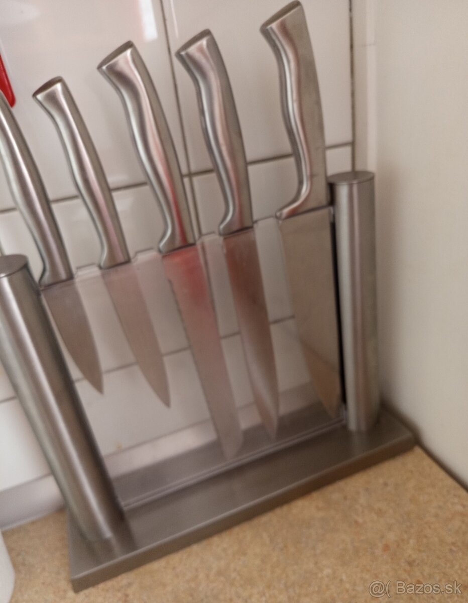 Sada nožov so stojanom Nirosta