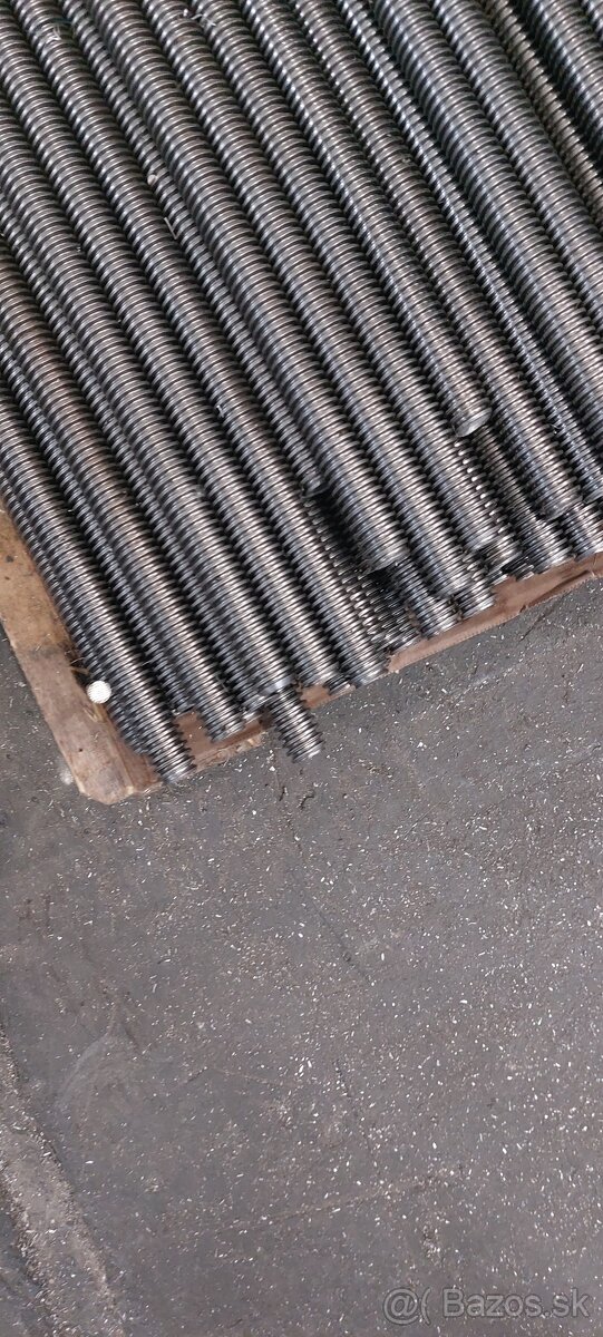 Trapézová tyč Tr20 x 4