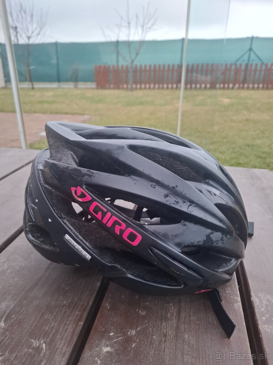 Predám Dámsku cyklistickú prilbu GIRO black/rasberry, women