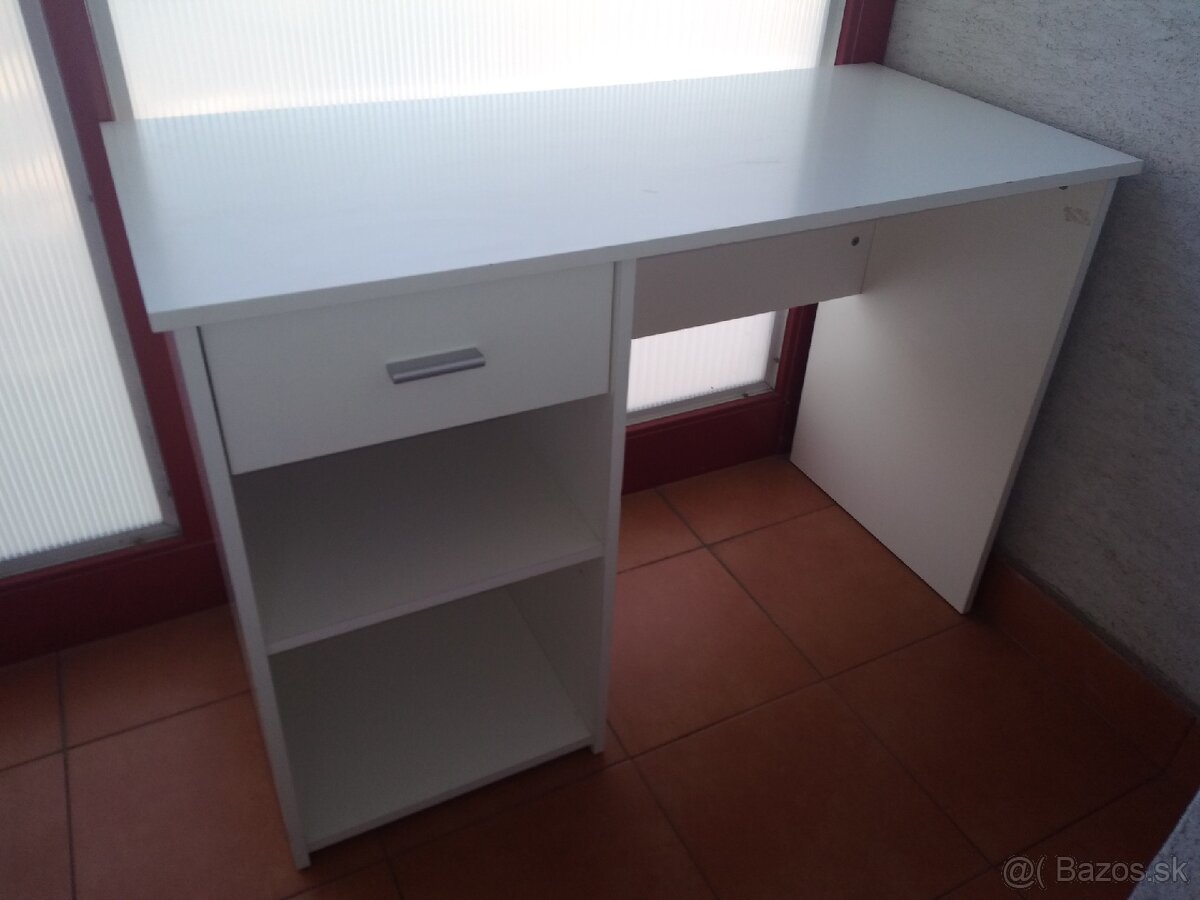 Darujem za odvoz - písací stôl a taburetka