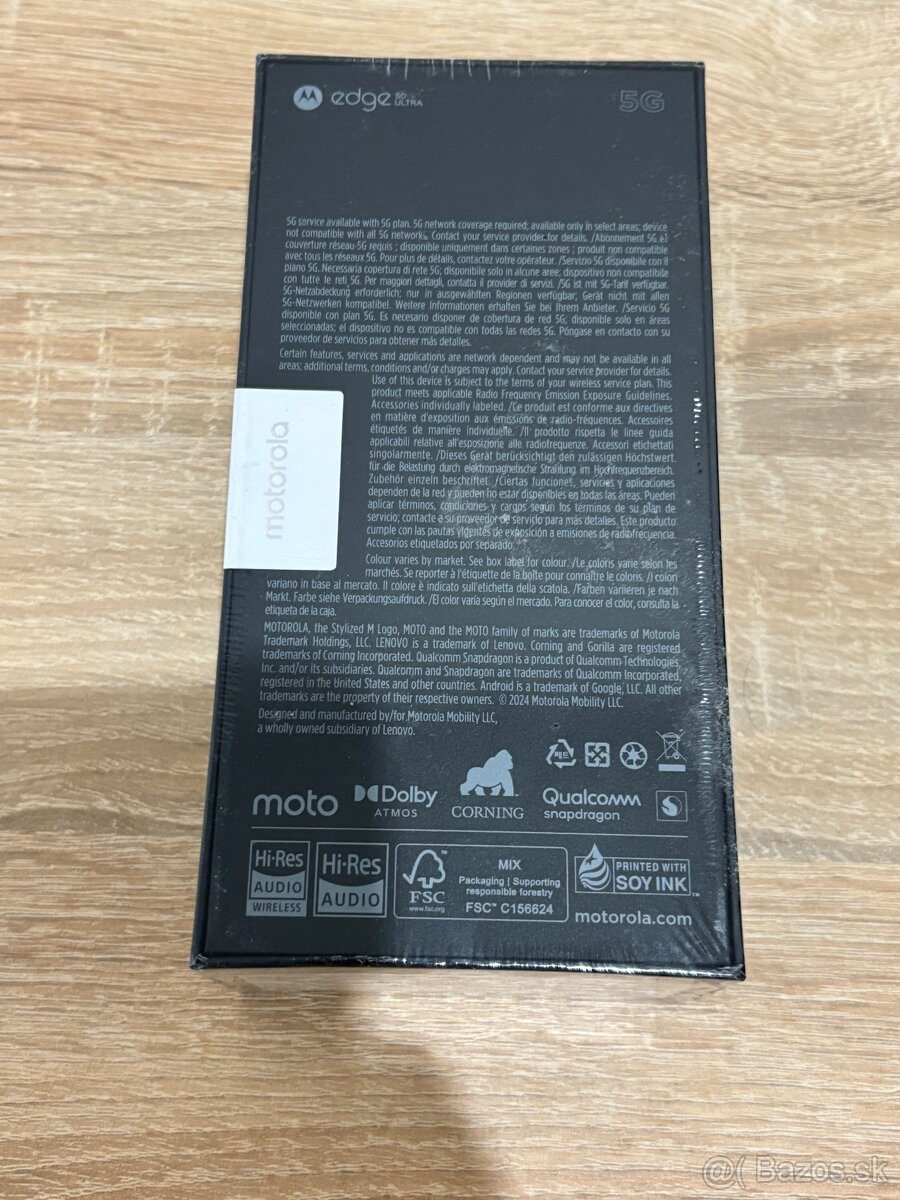 Nová Motorola Edge 50 Ultra v drevenom dizajne