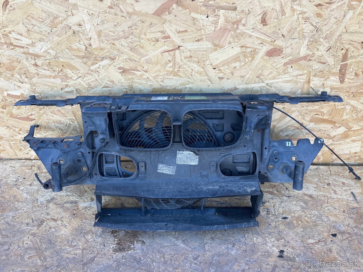 19.PRODÁM CHLADIČOVÁ STĚNA BMW E39