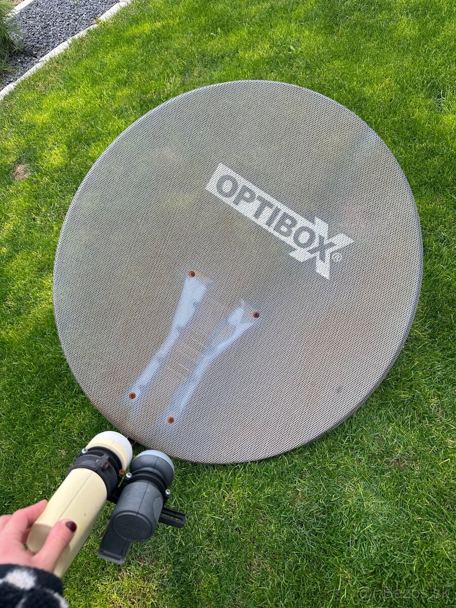 Satelitná parabola sieťovaná