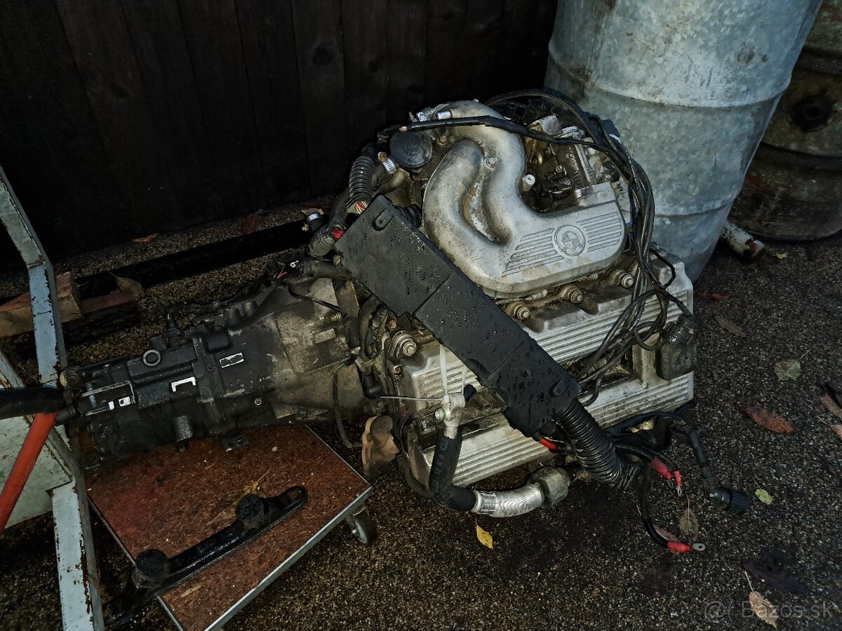 Motor bmw e30 1.8