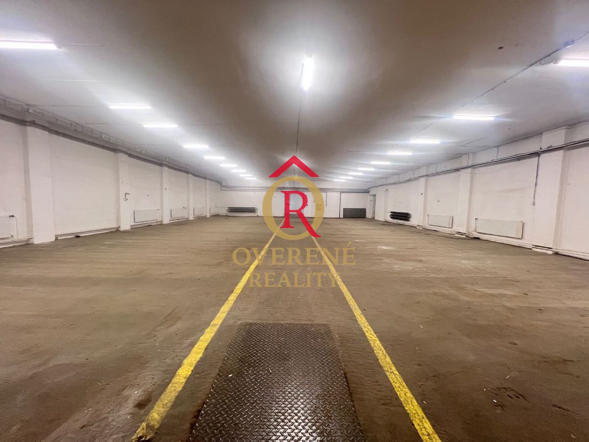 Na prenájom sklad 1474 m² s nakladacími rampami a kancelársk