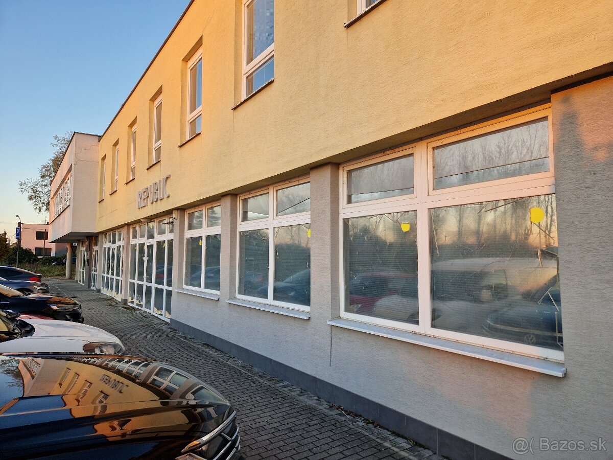 Predám prízemný priestor Piešťany ( Floreát )