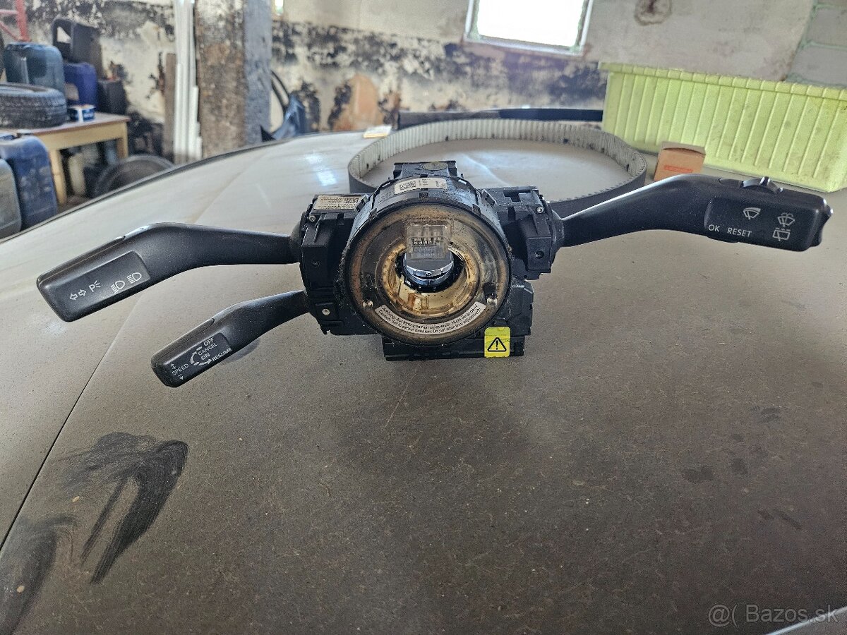 Podvolantový krúžok VW Passat B6