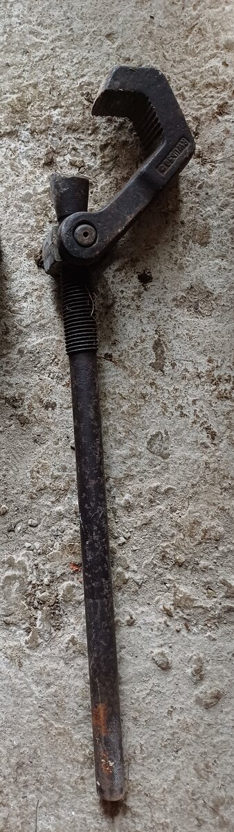 Vodárenský kľúč hasák trhák