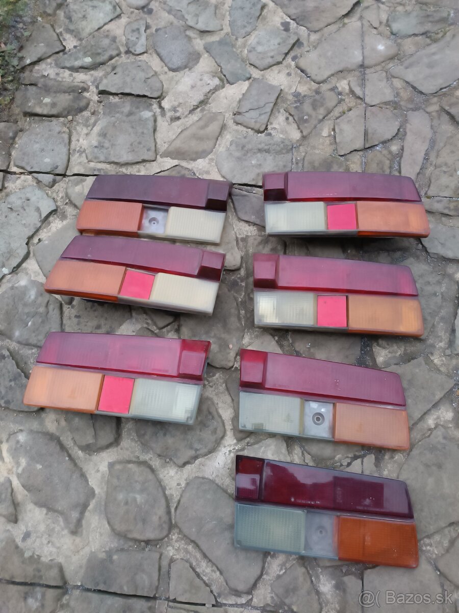 Ponúkam na predaj zadné svetlá na škoda 105/120/130