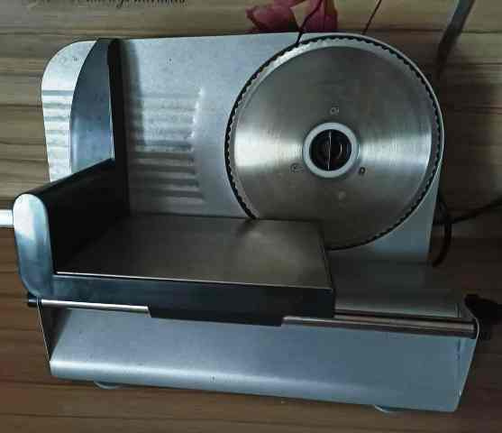 Elektrický krájač Tarrington House FS 1500 M