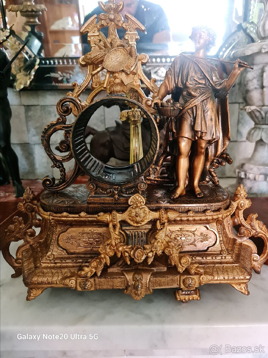 Kupim strojček do krbových hodín